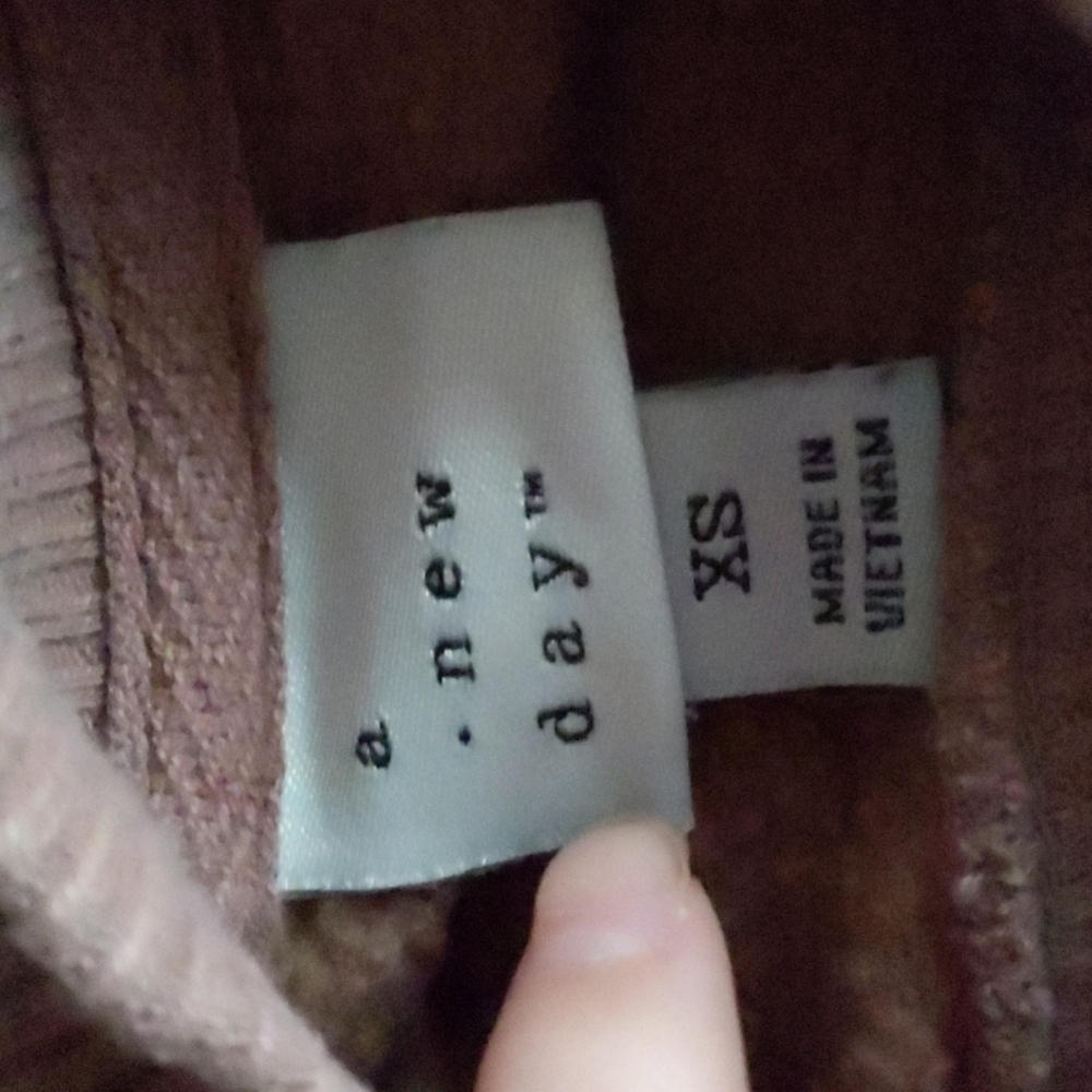 Sweaters - Picture 4 of 5